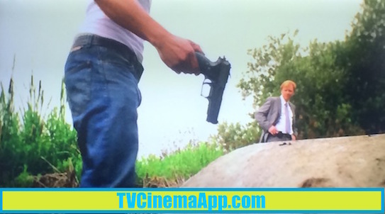 TVCinemaApp.com - CSI Miami: When the truck driver Eric Delko (Adam Rodriguez) found the crime weapon and handed it to Horatio Caine (David Stephen Caruso).