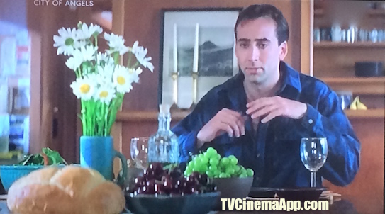TV Cinema Gallery: Brad Silberling’s City of Angels, angel Seth (Nicolas Cage) while trying to experiment with food, get the test as a human and get through all the feelings associated with it.