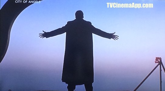 I Watch Best TV Photo Gallery: Brad Silberling’s City of Angels, starring Nicolas Cage (in silhouette), Meg Ryan, Andre Braugher, Dennis Franz and Colm Feore.